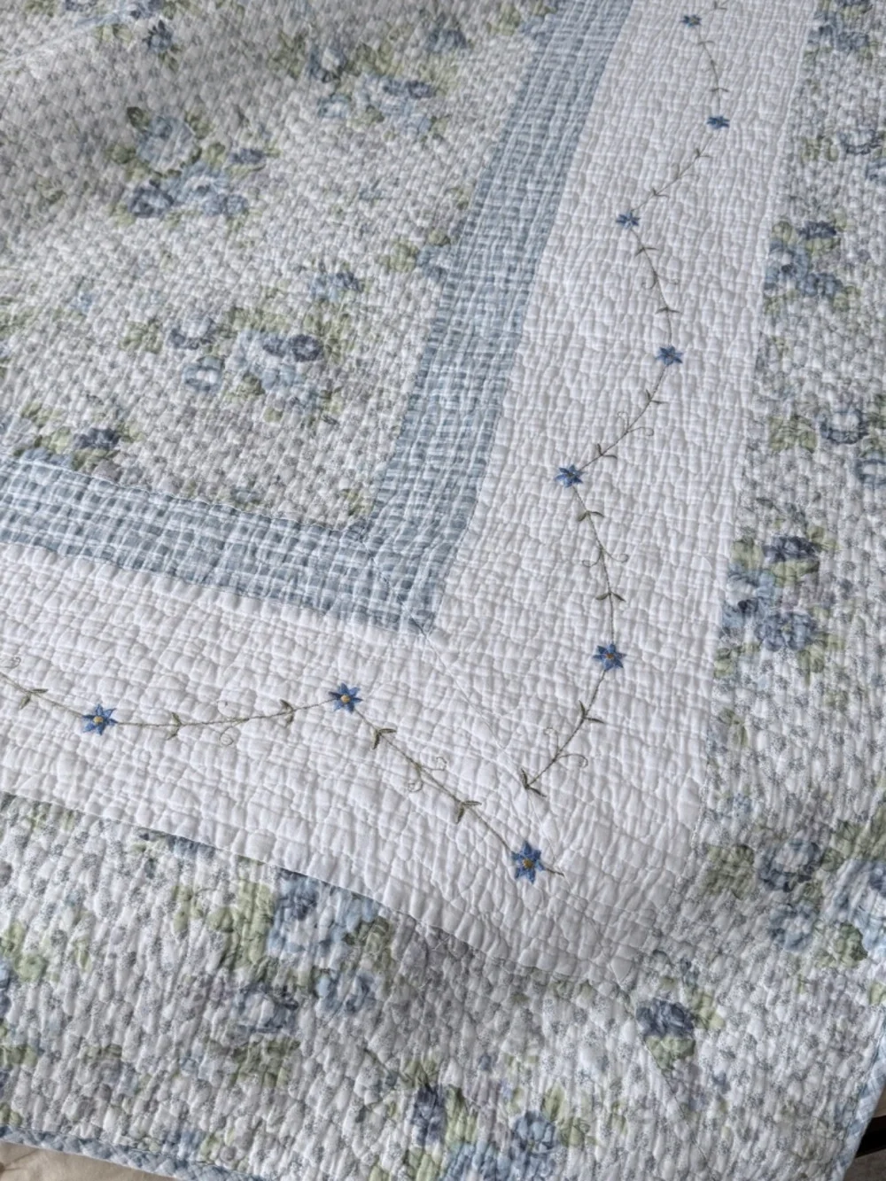Blue White Quilt Set